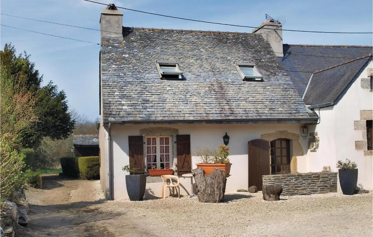 2 Bedroom Awesome Home In Garlan Kertanguy Hébergement de vacances